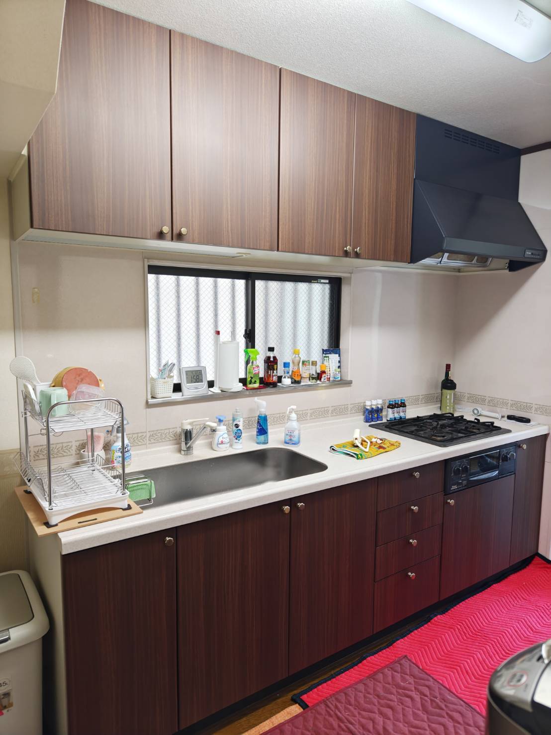 キッチン収納扉に木目調粘着シート! 画像