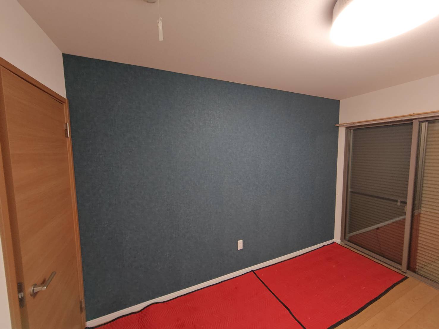 貼ってはがせる壁紙! 画像